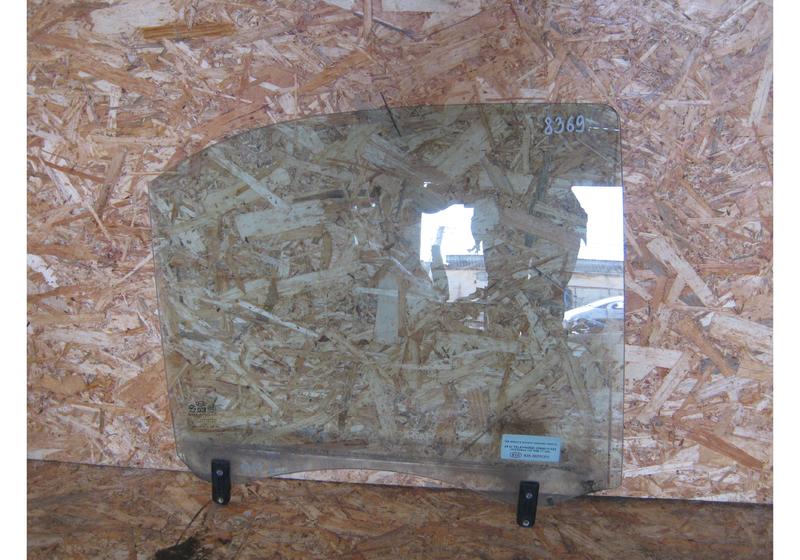 Стекло задней правой двери Kia Sorento 1 BL