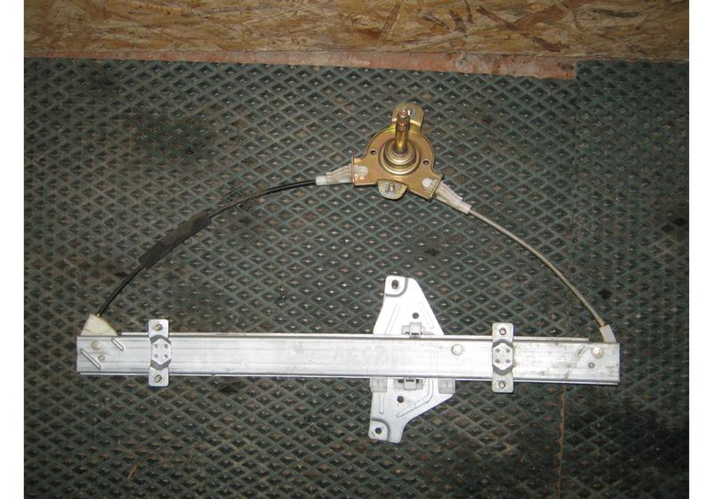 Стеклоподъемник механический задний левый