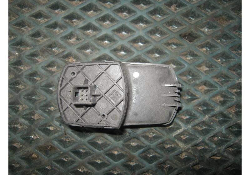 Кнопка стеклоподъемника Opel Corsa D