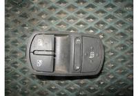 Блок управления стеклоподъемниками Opel Corsa D