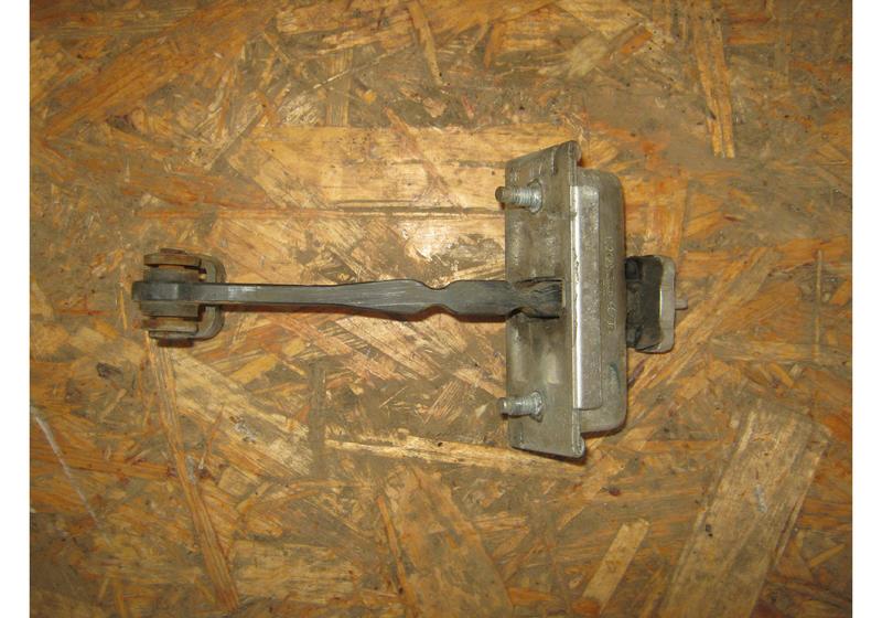 Ограничитель двери Opel Corsa D