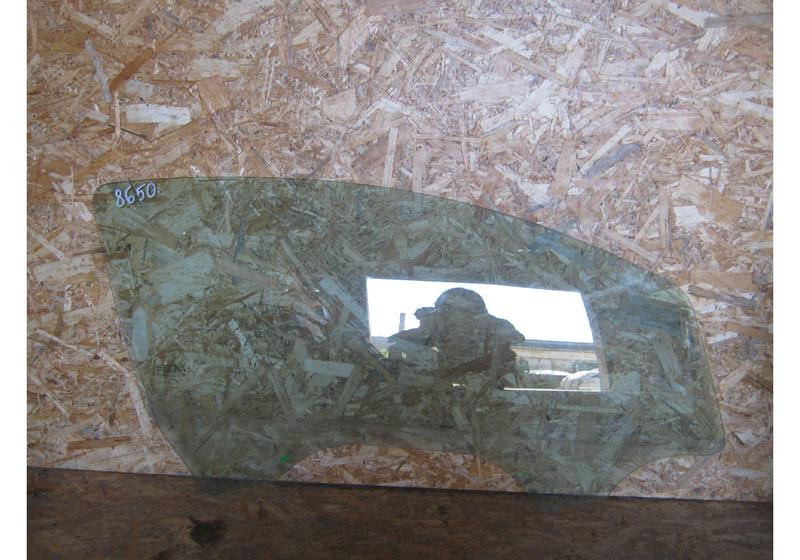 Стекло передней правой двери