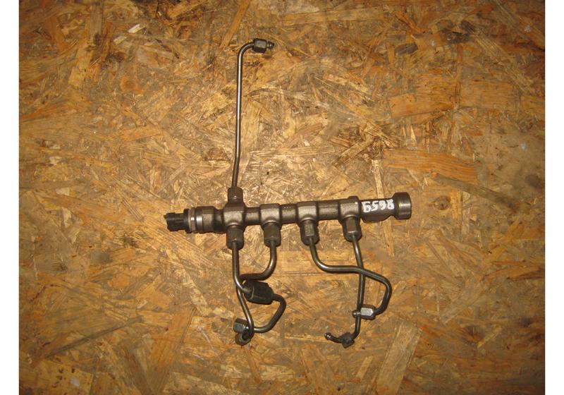 Рейка топливная (рампа) Opel Astra J