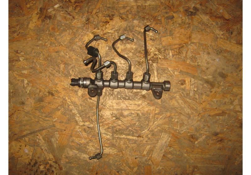 Рейка топливная (рампа) Opel Astra J