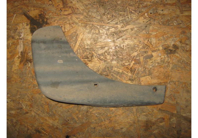 Брызговик передний левый Nissan Qashqai J10