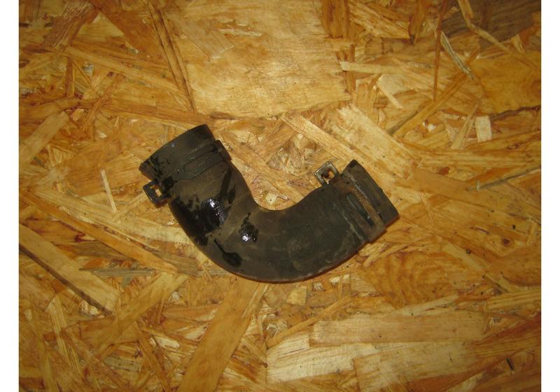 Патрубок системы охлаждения Ford Kuga 1