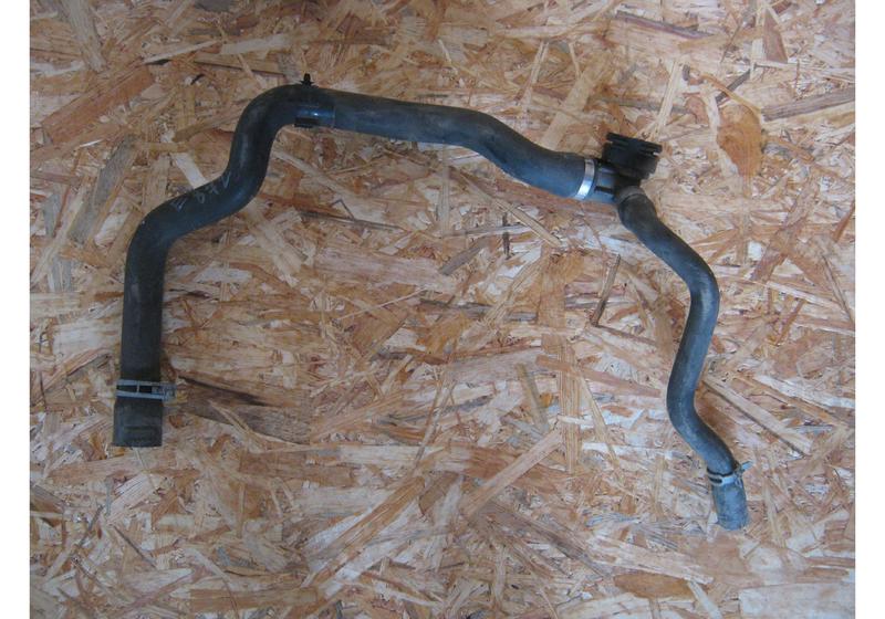 Патрубок системы охлаждения Ford Kuga 1