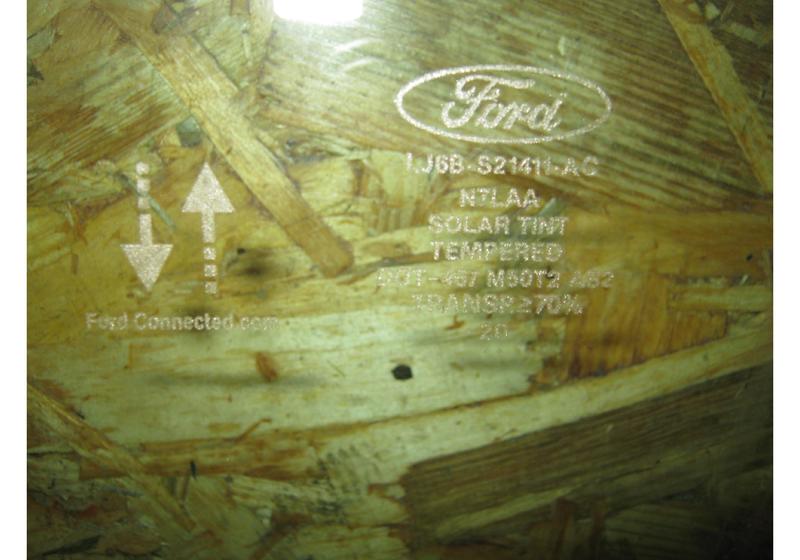 Стекло передней левой двери Ford Escape 4 MK4