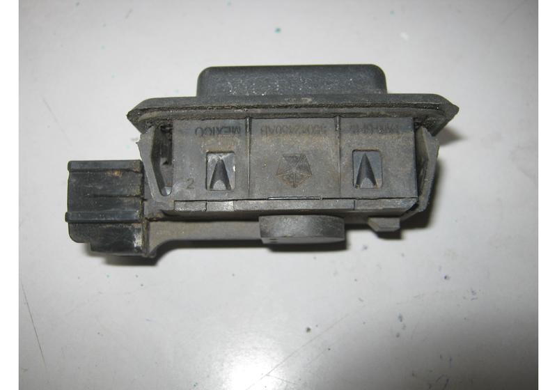 Кнопка открывания багажника  Jeep Grand Cherokee WH WK