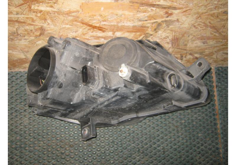 Фара левая Volkswagen Passat B6