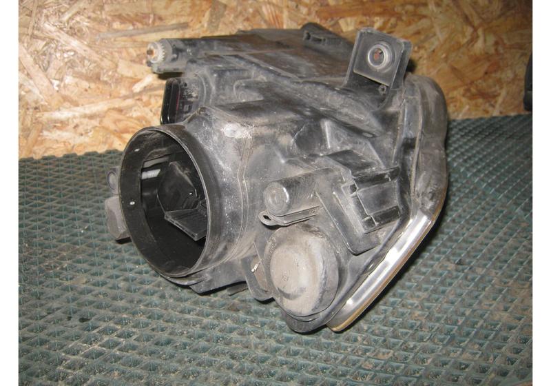 Фара левая Volkswagen Passat B6