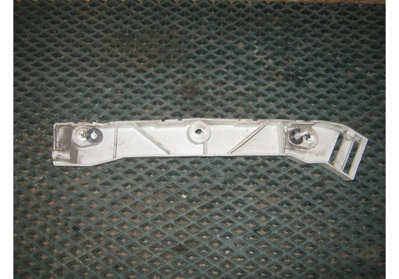 Кронштейн заднего бампера правый Ford Kuga 1