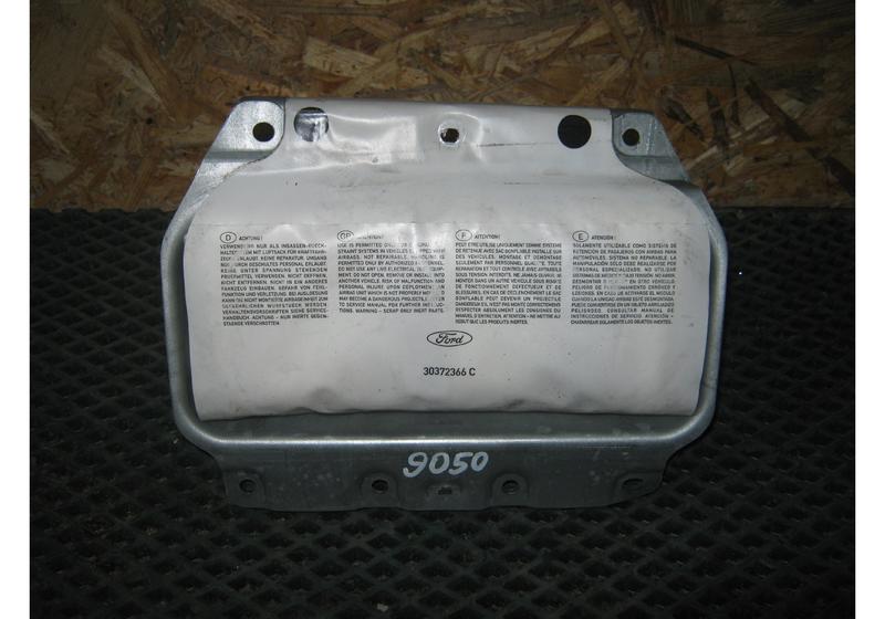 Подушка безопасности в торпеду Ford Kuga 1