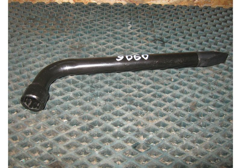 Ключ балонный Ford Kuga 1