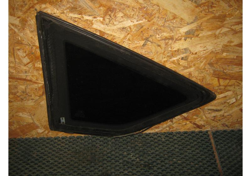 Стекло заднего правого крыла Ford Kuga 1