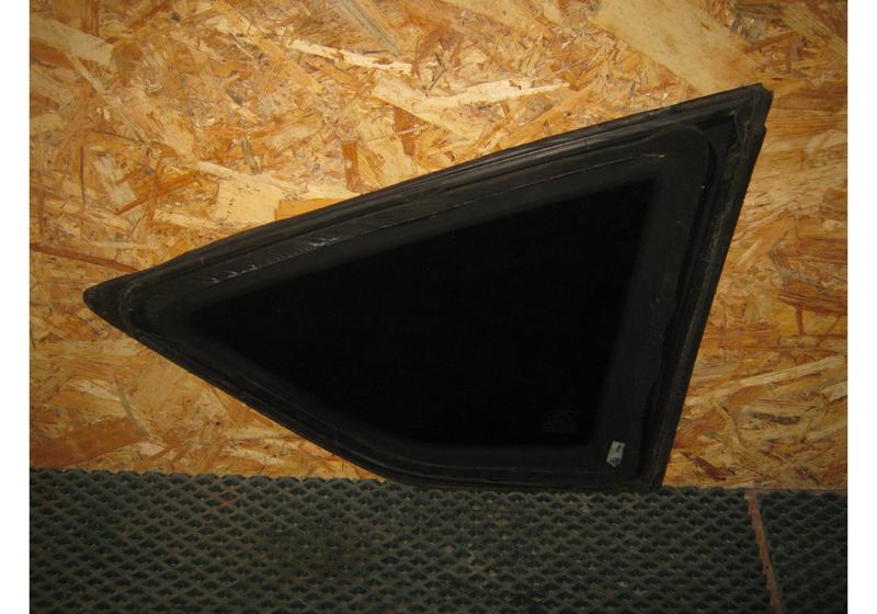 Стекло заднего левого крыла Ford Kuga 1