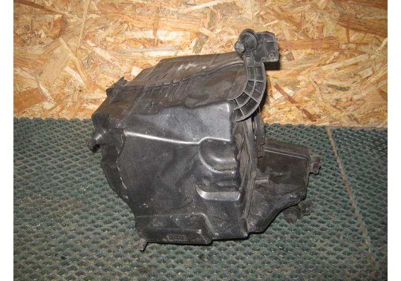 Корпус воздушного фильтра Ford Kuga 1