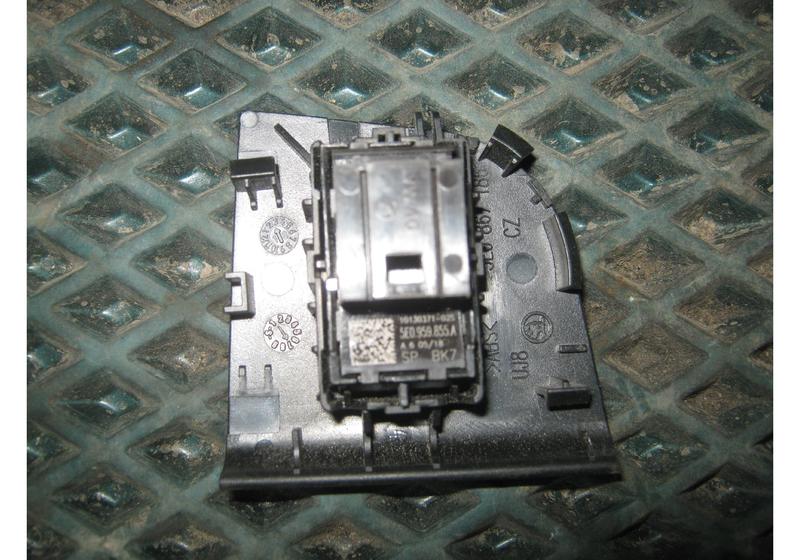 Кнопка стеклоподъемника Skoda Octavia A7