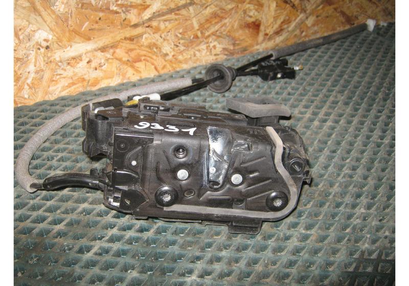 Замок двери передней правой Skoda Octavia A7