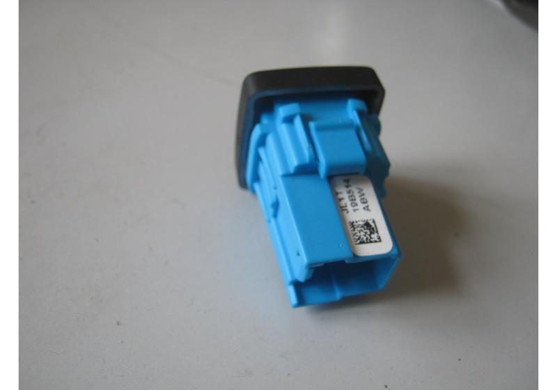 Кнопка открывания багажника  Ford Escape 4 MK4