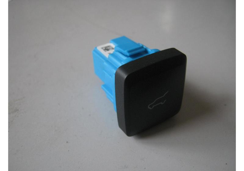 Кнопка открывания багажника  Ford Escape 4 MK4